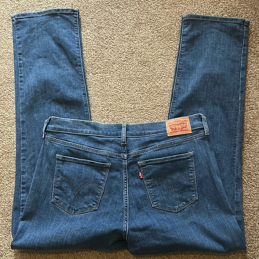 Levi’s Women's Classic Mid Rise Straight-Leg Jean - Picture 5 of 14